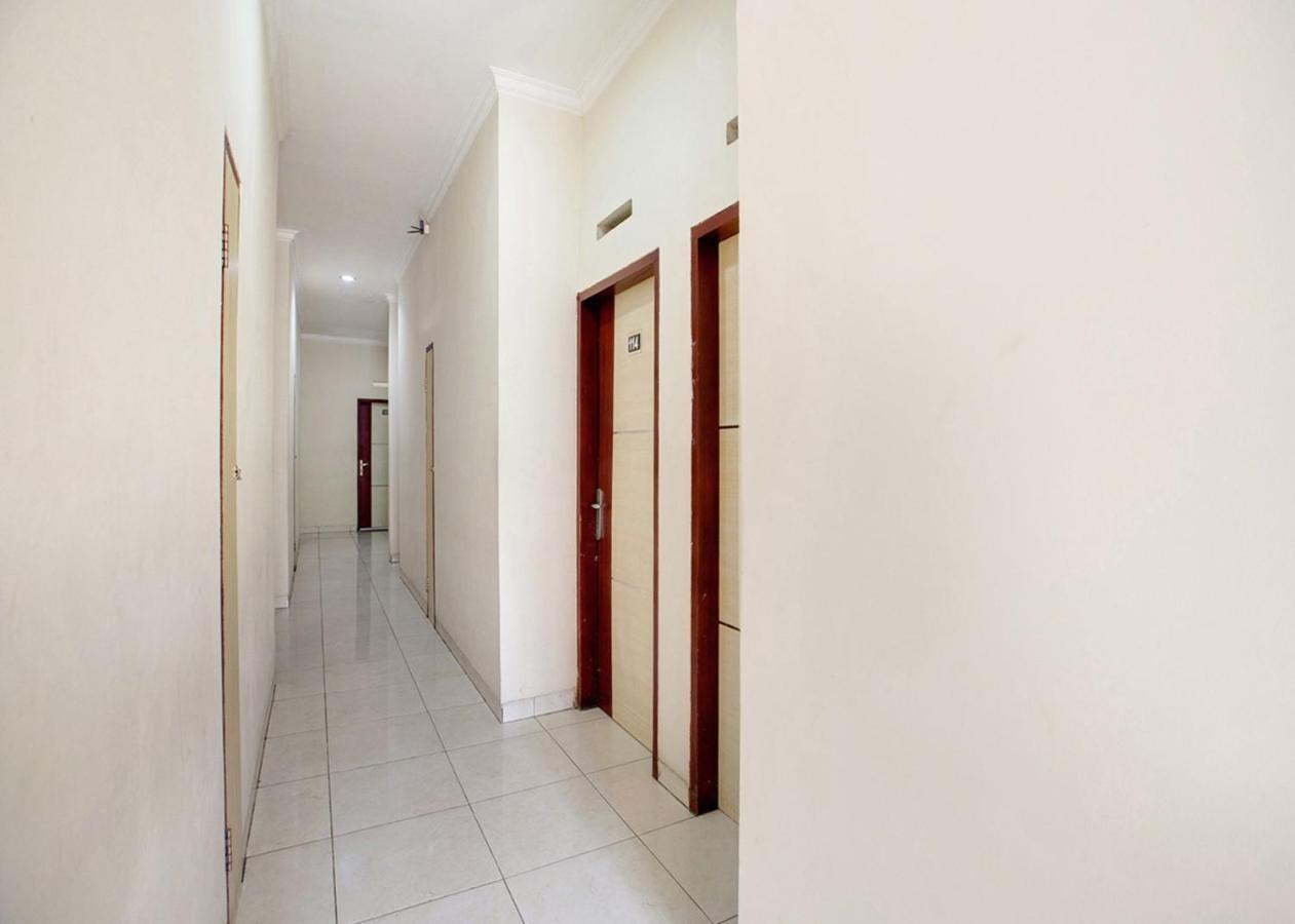 Oyo 2554 Hotel Arimbi Lama Dewi Sartika Bandung Kültér fotó